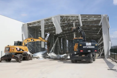 Yaylacık’ta kaçak iş yeri yıkıldı