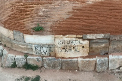 İznik’in 2400 yıllık surlarına yazılan yazı tepki çekti