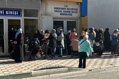 Karacabey’de öğrencilere kırtasiye çeki dağıtıldı