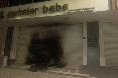 Bursa’da giyim mağazası kundaklandı: Şüpheli olayı kayda aldı!