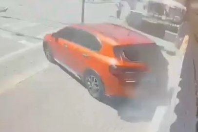 Bursa’da el freni çekilmeyen araç, kuyumcu dükkanına girdi