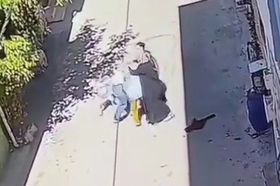 Bursa'da kucağında çocuğuyla yürüyen anneye 3 kadın saldırdı