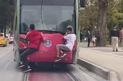 Bursa’da çocukların tehlikeli yolculuğu kamerada