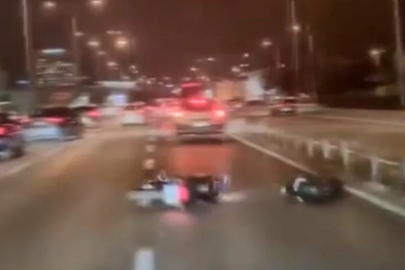 Bursa'da şerit değiştiren otomobil, motosikletliye çarptı