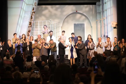 Bursa Şehir Tiyatrosu yeni sezona “Guguk Kuşu” ile başladı