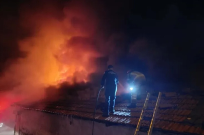 Bursa’da yangın alarmı: 4 iş yeri kullanılamaz hale geldi