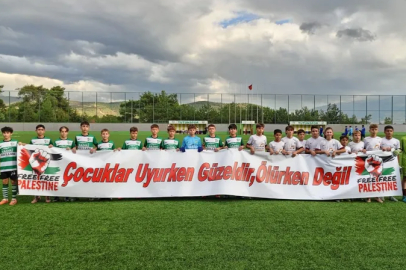 Bursalı futbolcu gençlerden dünyaya mesaj