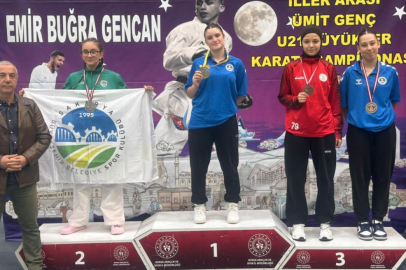 Körfezli karateciler Bursa'dan madalyayla döndü