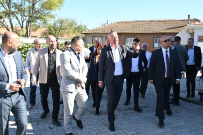 "Masa başı belediyeciliği yapmıyoruz, her gün sahadayız"