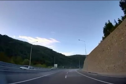 Bursa'da ters yöne giren araç faciaya davetiye çıkardı