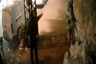 İnegöl'de kuaförün camına yumurta fırlattı: Şüpheli aranıyor