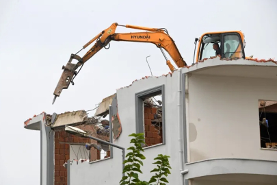 Osmangazi’de kaçak yapıya geçit yok: İzinsiz katlar yıkıldı