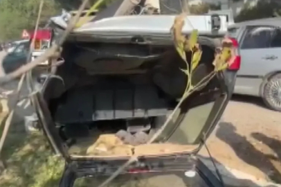 Bursa’da feci kaza: Otomobil refüje çarpıp takla attı