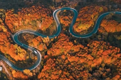 İnegöl-Domaniç yolu sonbaharda renk cümbüşüne döndü