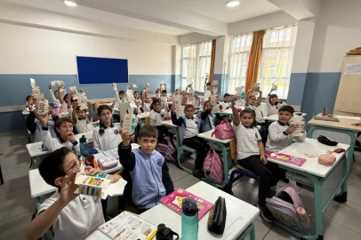 İnegöl’de Kitap Günleri öncesi 27 bin öğrenciye kumbara desteği