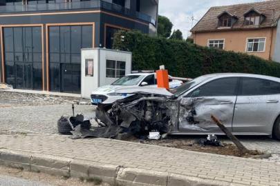 Hurdaya dönen otomobilden yaralı kurtuldu