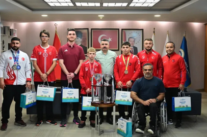Başkan Yılmaz şampiyonları ağırladı