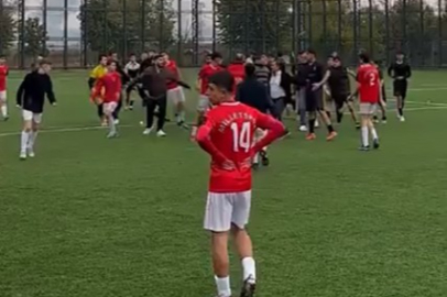 Bursa’da U16 maçında yumruklar konuştu