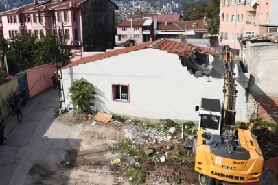 Osmangazi’de arkeolojik sit alanındaki kaçak yapı yıkıldı