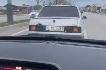 Bursa’da bir otomobil tartıştığı sürücünün önünü kesti