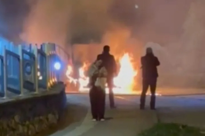 Bursa'da minibüs alev alev yandı