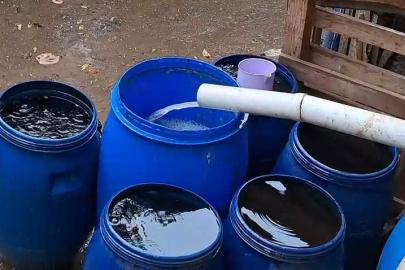 Bursa'da yağmur suyunu varillere biriktirerek tasarruf ediyor