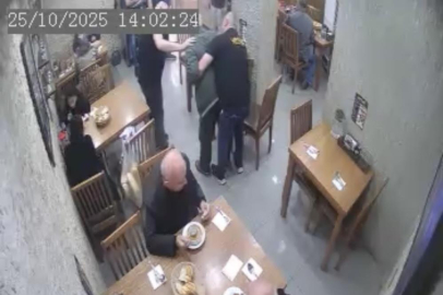 Heimlich manevrasıyla müşterinin hayatını kurtardı