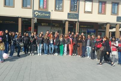 Meme kanserine dikkat çekmek için motosiklet turu attılar