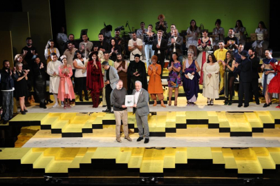 Nilüfer Kent Tiyatrosu’ndan "Lüküs Hayat" ile görkemli sezon açılışı