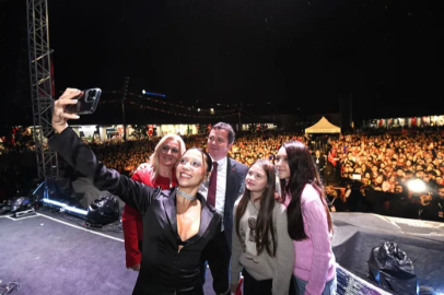 Bursa'da Zeynep Bastık'la Cumhuriyet coşkusu