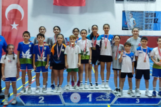Osmangazili Badmintoncular madalyaya doydu