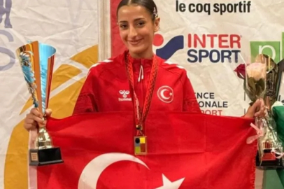 Bursa Büyükşehir Belediyesporlu Nazmiye Ak dünya üçüncüsü