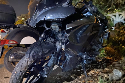 Bursa'da motosiklet ile otomobil çarpıştı: 2 genç yaralandı
