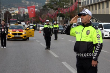 Atatürk, Bursa'da törenlerle ve duygusal anlarla anıldı