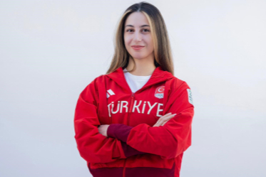 Belediyespor'lu Özge Yılmaz'dan gümüş madalya