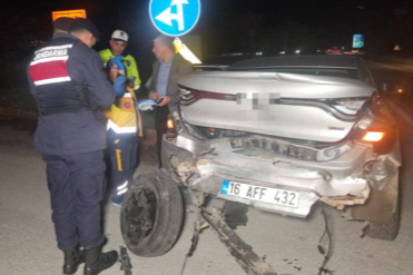 Bursa'da kırmızı ışıkta duran otomobile arkadan çarptı: 1'i çocuk 5 yaralı