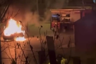 Bursa'da hafif ticari araç yanarak kül oldu