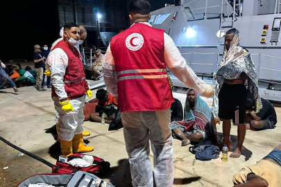 Libya açıklarında 95 göçmeni taşıyan iki tekne alabora oldu: 4 ölü