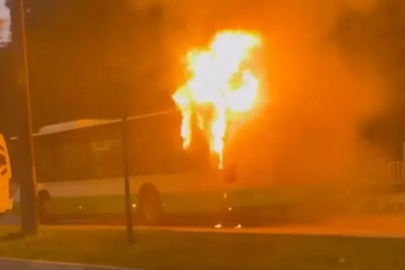 Bursa'da seyir halindeki otobüs alev aldı