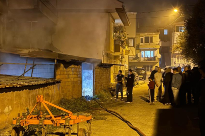 Bursa'da üç katlı binada çıkan yangın paniğe neden oldu