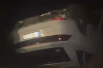 Bursa'da lastiği patlayan otomobil şarampole yuvarlandı