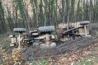 Bursa'da  devrilen traktördeki 2 kişi yaralandı