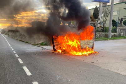 Bursa'da otomobil, alev topuna döndü