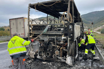 Ortaokul öğrencilerini taşıyan otobüs alevlere teslim oldu