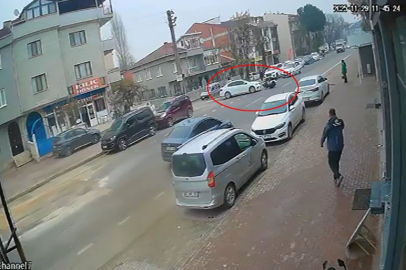 Bursa'da motosikletin devrildiği kaza anı kamerada: 1 yaralı