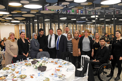 Başkan Aydın engelleri sevgiyle aştı