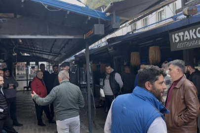 Tarihi Arap Şükrü Sokağı'nda tente krizi