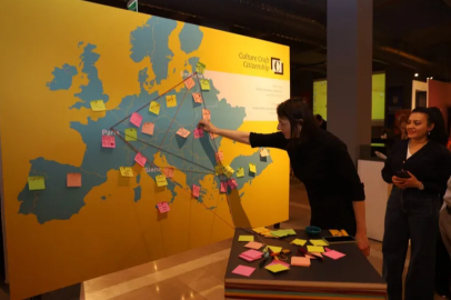 Bursa'da göçmenlerin yolculuğu ‘Kimlik’le sergilendi