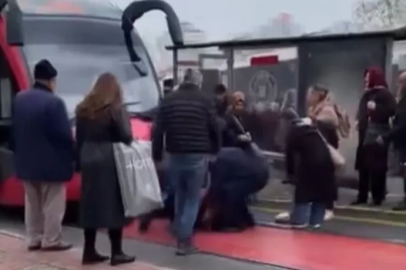 Bursa'da raylardan geçmek isteyen adama tramvay çarptı