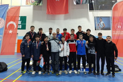 Mudanya Anadolu İmam Hatip Lisesi, güreşte zirveye oturdu